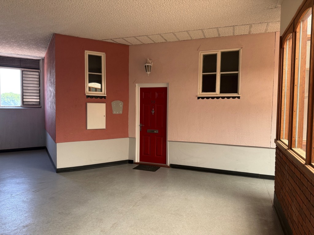 Lot: 139 - FLAT FOR IMPROVEMENT - Private entrance door at third floor level